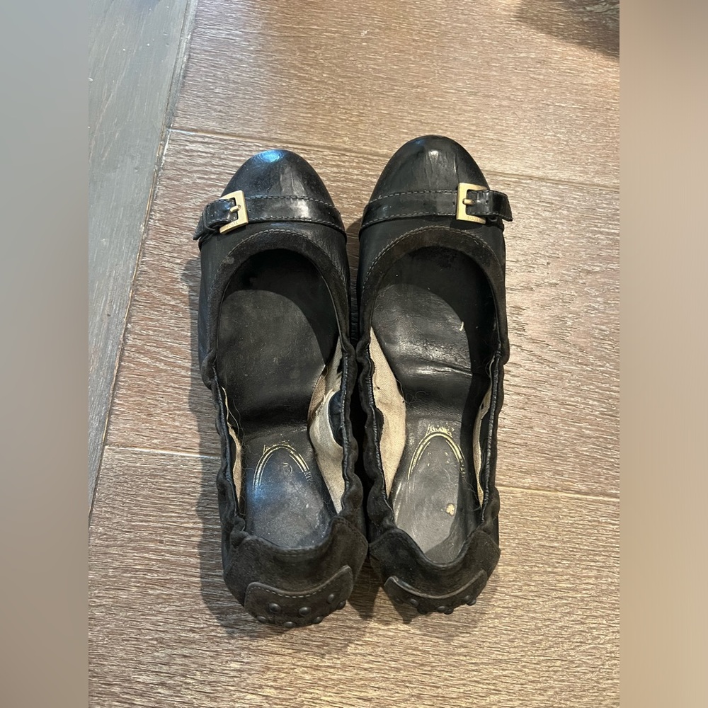Tod’s black flats